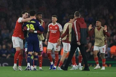 El defensor del Atlético de Madrid, Marc Pubill, perdió los nervios tras el pitido final y se enganchó con varios jugadores 'gunners' mientras estos celebraban el triunfo.