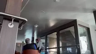 El momento en el que el capitán del crucero infectado con hantavirus comunica que ha fallecido un pasajero